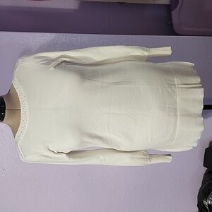 NWOT Cable & Gauge White Long Sleeve Knit Sweater with Rhinestone Neckline